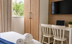 Flat Beverly Hills 101B